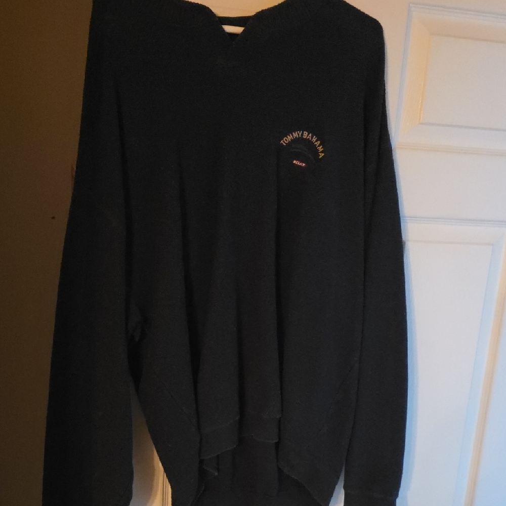 Tommy Bahama Men's V-Neck Sweater in Black